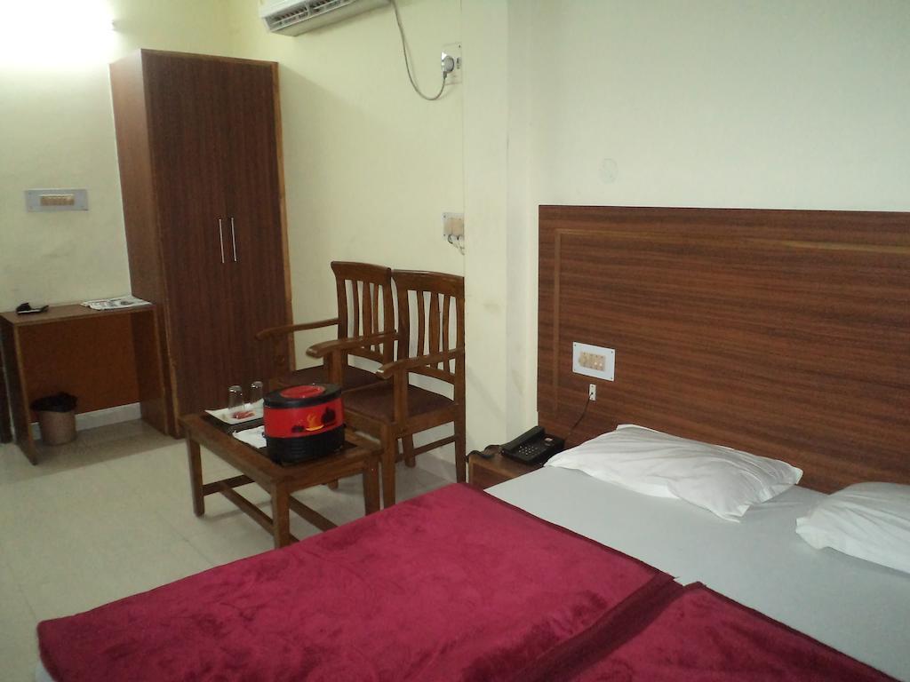 Hotel Umang Lucknow Oda fotoğraf